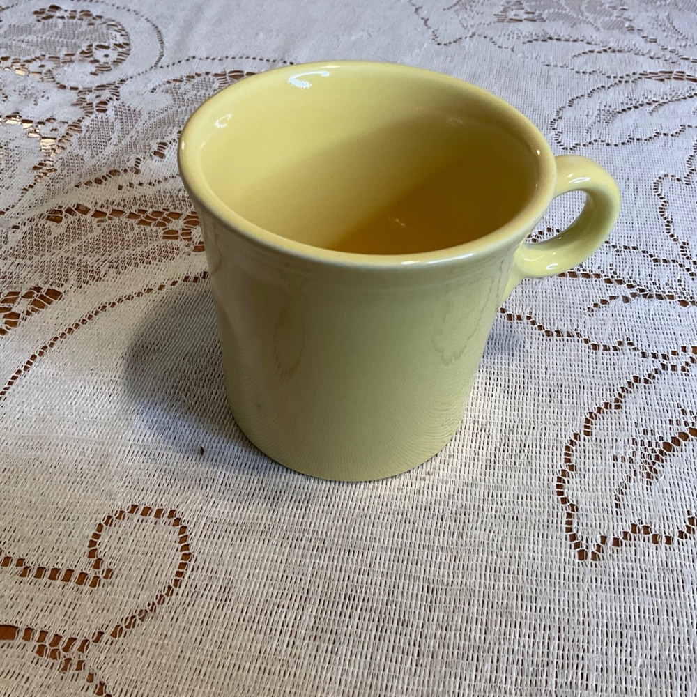 Fiesta Vintage HLC USA Pale Yellow Ring Handle Coffee Mug Cup Sunflower 10oz‎